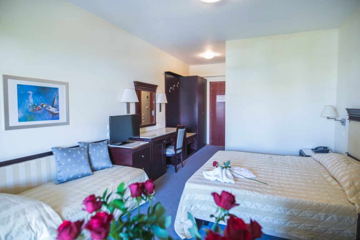Junior suite at Crithoni’s Paradise Hotel